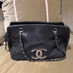 Chanel vintage 2007 calfskin CC logo handbag.